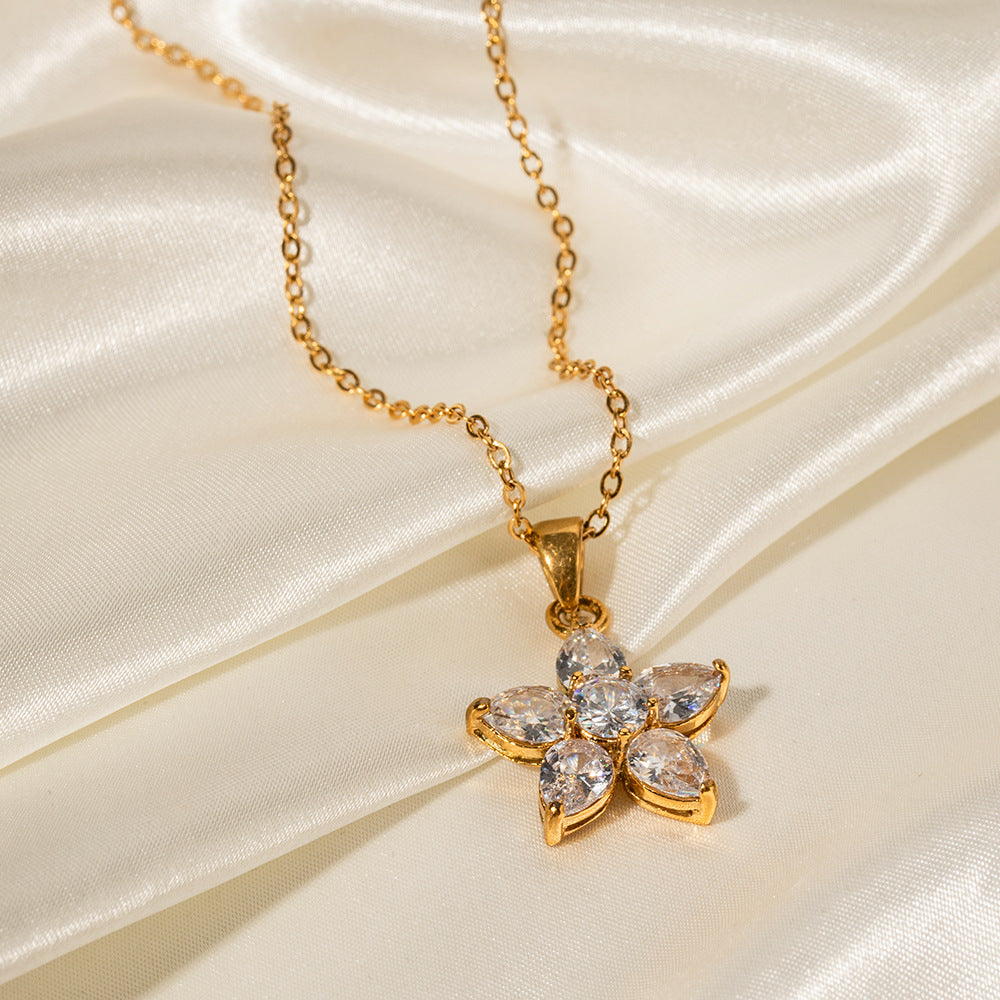 18K Gold Exquisite Dazzling Five Petal Flower Inlaid White Zircon Design Versatile Pendant Necklace